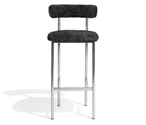 Font light bar stool | grey sheepskin | Bar stools | møbel copenhagen