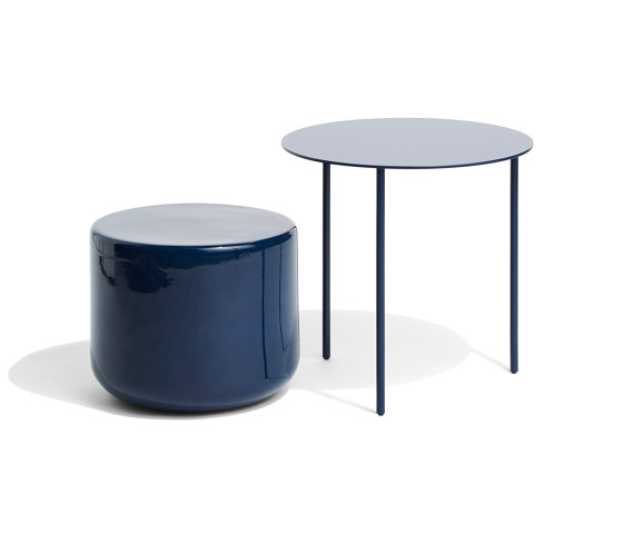 The pair M side tables | steel blue | Tavolini impilabili | møbel copenhagen