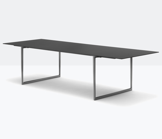 Toa table | Dining tables | PEDRALI