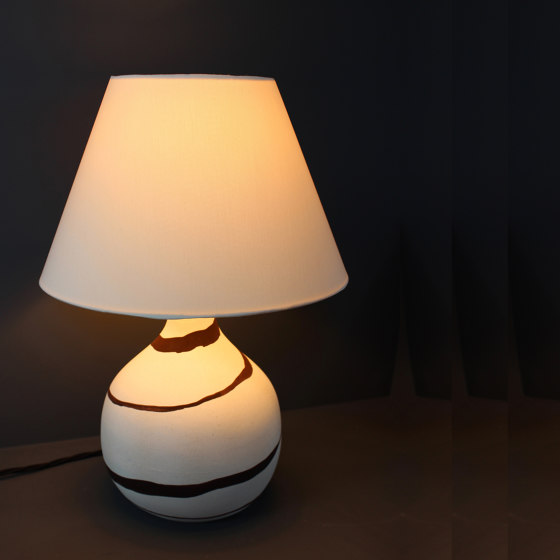 Cooper Small Table Lamp Beige Granite with Buffalo Stripe | Luminaires de table | Lyngard