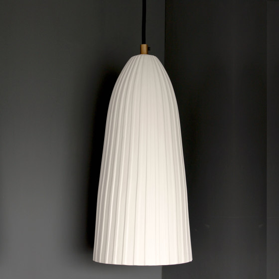 Rushton Tall Pendant White | Lámparas de suspensión | Lyngard