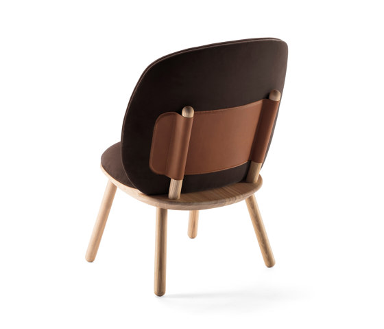 Naïve Low Chair, brown, velour | Poltrone | EMKO PLACE