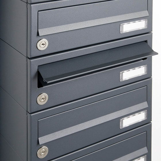 Basic | 1er Edelstahl Standbriefkasten Design BASIC Plus 385 XP SP mit Klingelkasten - RAL nach Wahl | Mailboxes | Briefkasten Manufaktur