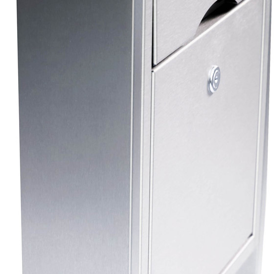 Premium | 8er 3x3 Standbriefkasten PREMIUM BIG ST-P aus Edelstahl gebürstet mit Klingeltableau Rechts | Mailboxes | Briefkasten Manufaktur