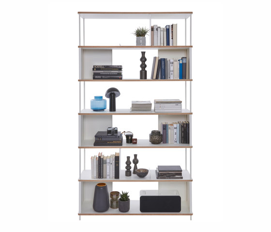 Pal shelf 
laquered in 20 colours
120 cm width | Shelving | Müller small living