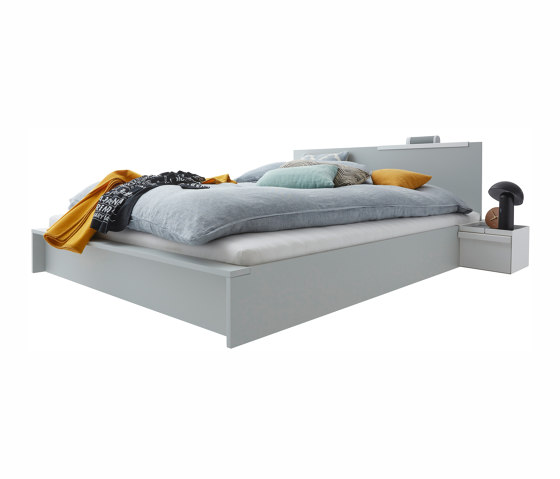 Flai bed lacquered with headboard | Beds | Müller small living