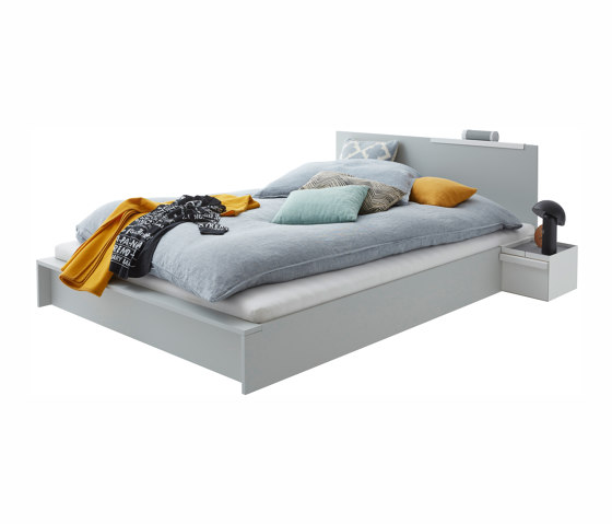 Flai bed lacquered with headboard | Beds | Müller small living