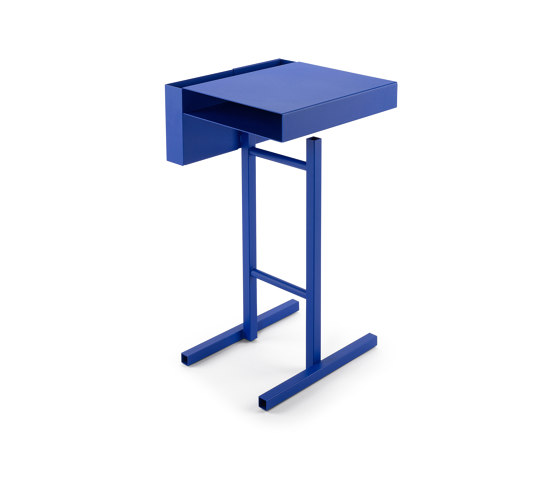 Station | Side Table, ultramarine blue RAL 5002 | Mesas auxiliares | Magazin®