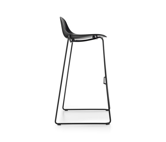 Curve | Curve Bar Chair | Bar stools | Conceptual