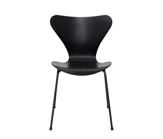 Series 7™ | Chair | 3107 | Black coloured ash | black base | Chaises | Fritz Hansen