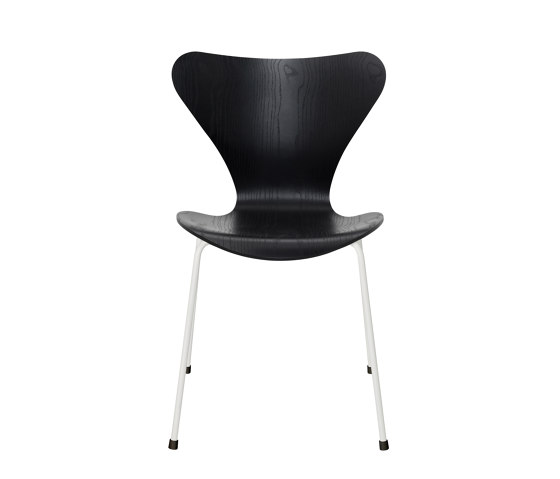 Series 7™ | Chair | 3107 | Black coloured ash | White base | Sillas | Fritz Hansen