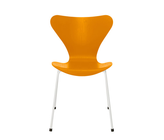 Series 7™ | Chair | 3107 | Burnt Yellow coloured ash | White base | Chairs | Fritz Hansen