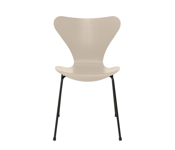 Series 7™ | Chair | 3107 | Light beige coloured ash | Black base | Chairs | Fritz Hansen