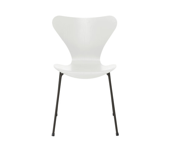 Series 7™ | Chair | 3107 | White coloured ash | Warm graphite base | Chaises | Fritz Hansen