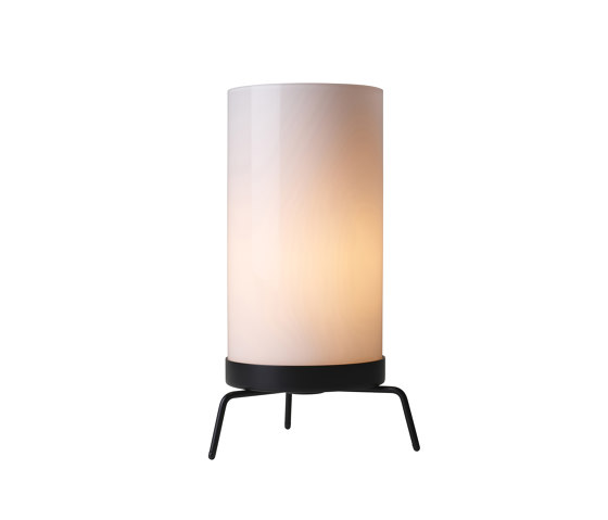 PM-02 | Table lamp | Opal glass | Black base | Lámparas de sobremesa | Fritz Hansen