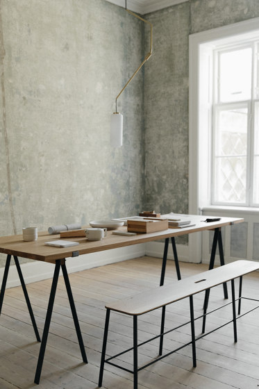 Trestle Table | Blackened Steel + Oak Planks | Tables de repas | Frama