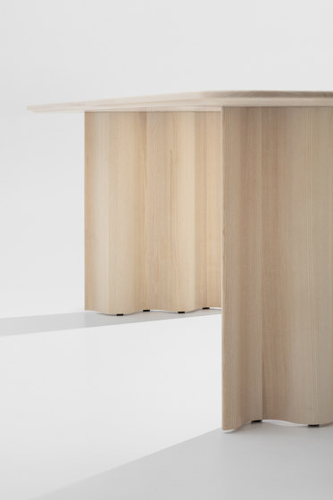 Curtain | Dining tables | Zeitraum