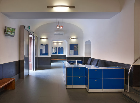 USM Haller Reception Station | Gentian Blue | Counters | USM
