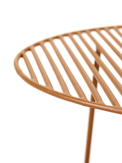 Metal Table D'appoint Ocre Filippo | Tables d'appoint | Serax