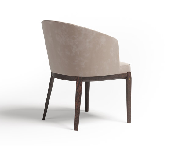N°5 low chair | Sillas | Paolo Castelli