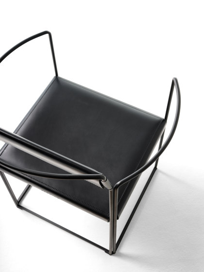 New Outline chair | Armchairs | Eponimo