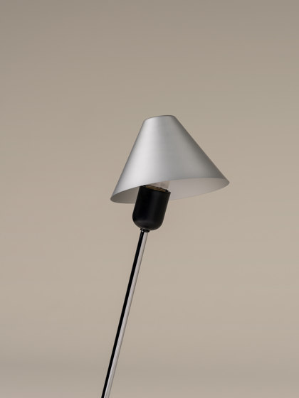 Gira | Table Lamp | Table lights | Santa & Cole