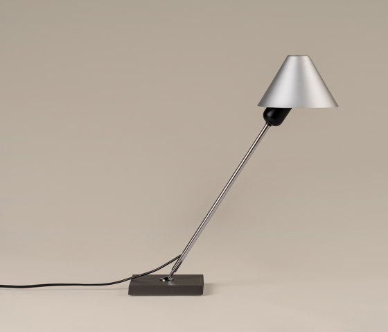 Gira | Table Lamp | Lampade tavolo | Santa & Cole