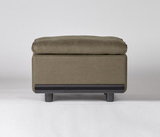 620 Chair Programme: Footstool (linen) | Pouf | Vitsoe
