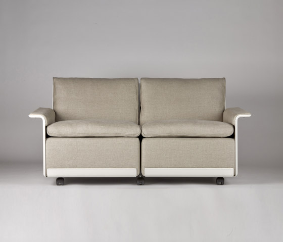 620 Chair Programme: Two seat sofa (linen) | Divani | Vitsoe