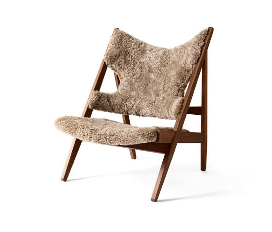 Knitting Lounge Chair, Sheepskin, Walnut | Sahara | Fauteuils | Audo Copenhagen