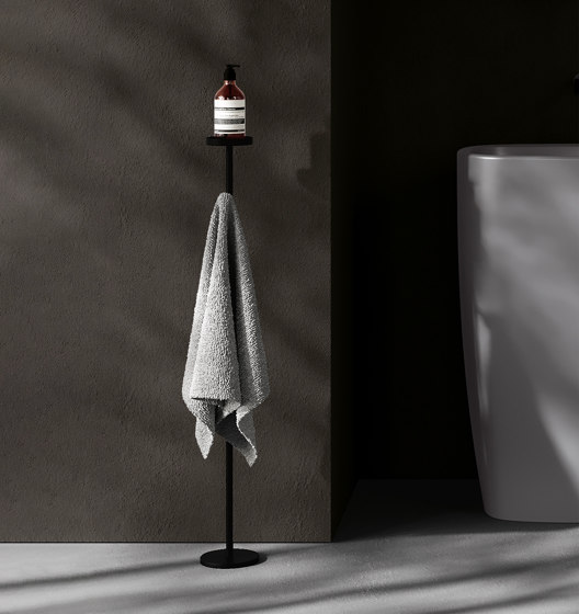 Curva - freestandig towel rack | WC-Ständer | NIC Design