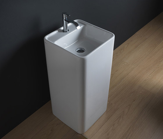 Semplice freestanding con foro rubinetto | Lavabi | NIC Design