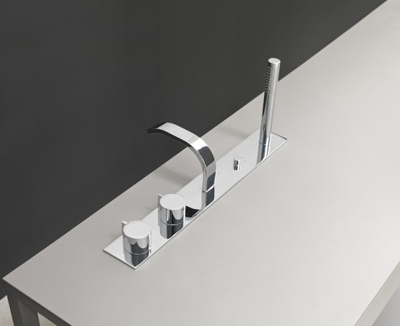 Solo - bathtube mixer tap | Robinetterie pour lavabo | NIC Design