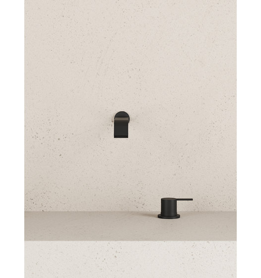 Solo - wall-mounted basin mixet tap | Robinetterie pour lavabo | NIC Design