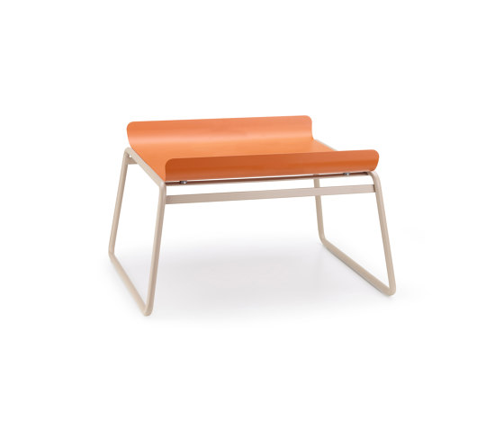 Lisa Lounge side table | Mesas de centro | SCAB Design