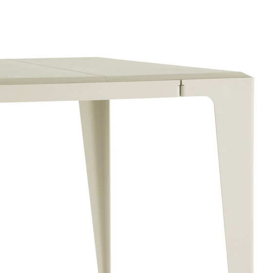 |chamfer| Dining Table Silk-Grey | Tables de repas | WYE