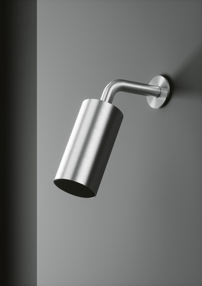 Q | Adjustable rain jet shower head. | Shower controls | Quadrodesign