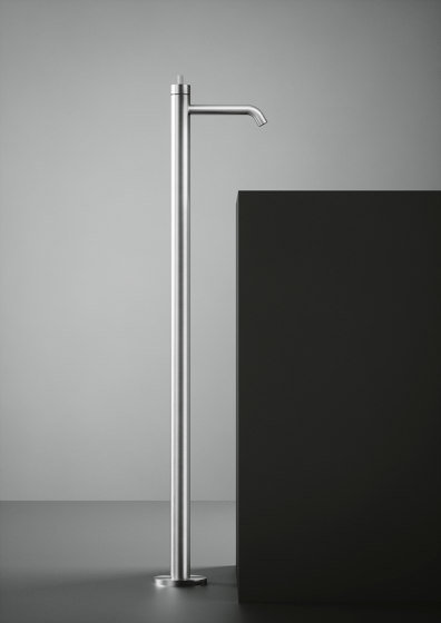 Miscelatore a colonna da pavimento per lavabo. | Rubinetteria lavabi | Quadrodesign
