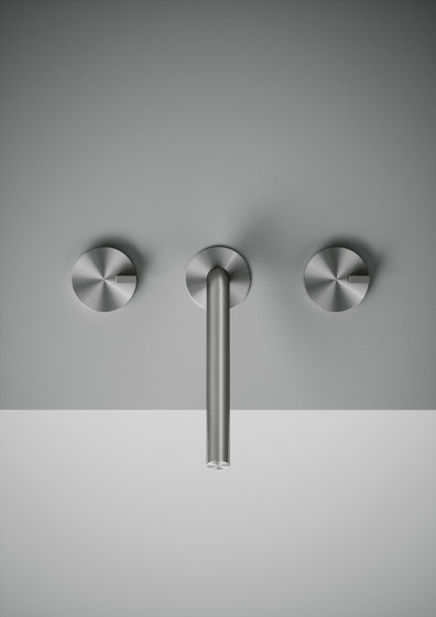 Q | Three-hole mixer with swivelling spout. | Bath taps | Quadrodesign