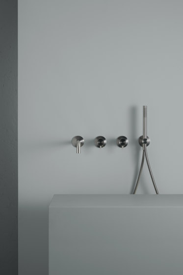 Source | Wall Mounted Mixer For Bathtub | Grifería para duchas | Quadrodesign