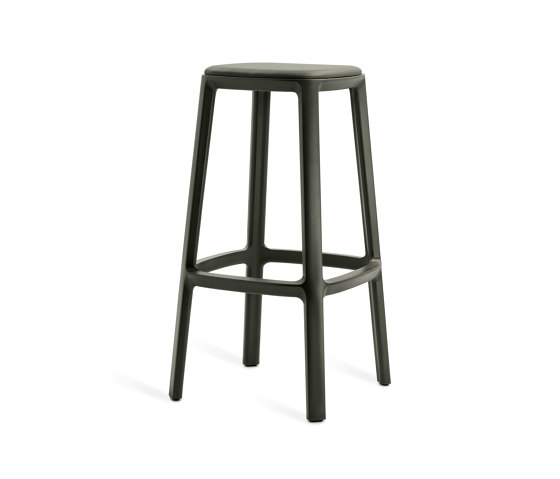 Cadrea | High Stool with Upholstery | Bar stools | TOOU