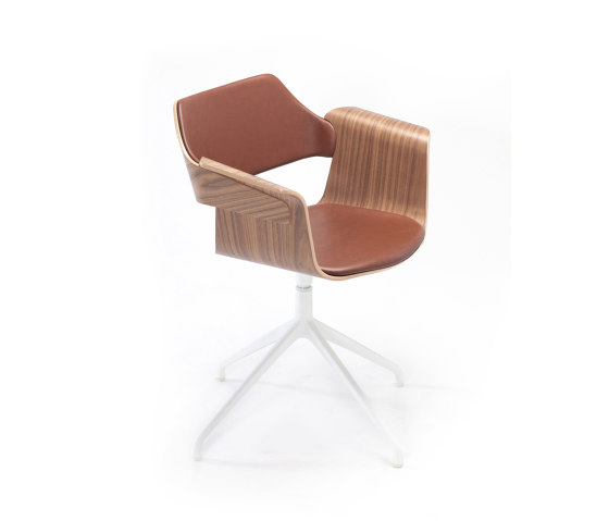 Flagship Armchair with swivel base | Chairs | PlyDesign