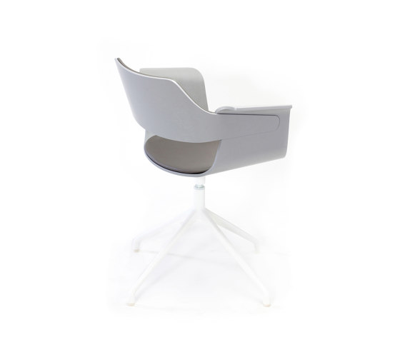 Flagship Armchair with swivel base | Chairs | PlyDesign