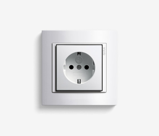 Event | Socket outlet Pure white glossy | Schuko sockets | Gira