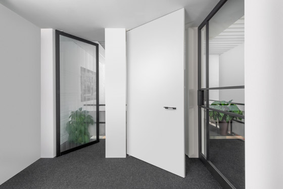 Modern Doors Pivot doors SVING wood | Portes intérieures | ComTür