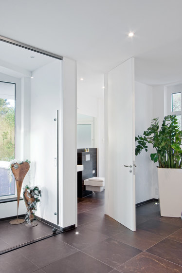 Modern Doors floor to ceiling INTRA UZ signal white | Internal doors | ComTür