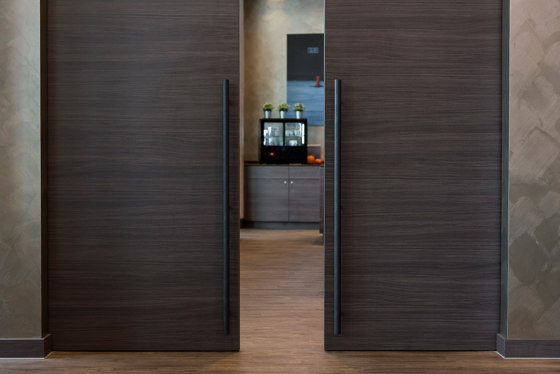 Modern Doors floor to ceiling sliding door | Porte interni | ComTür