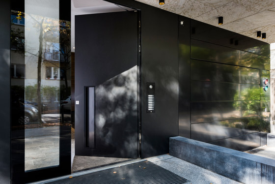 Modern front doors Design doors in black NATURA | Portes d'entrée | ComTür