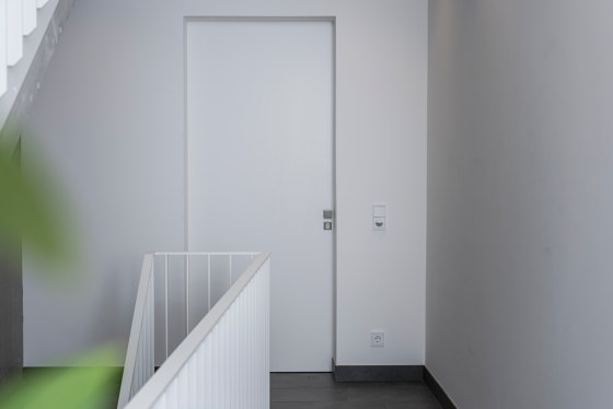 Modern entrance doors frameless doors FLAT | Front doors | ComTür