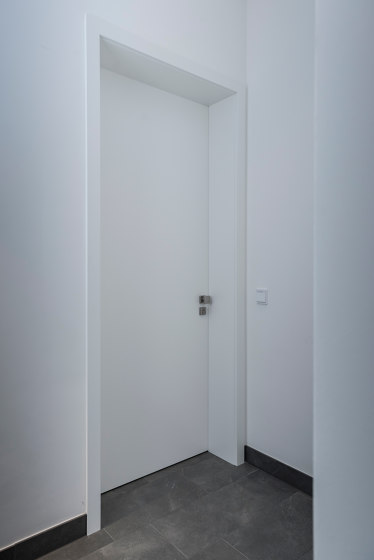 Modern entrance doors flush fitting doors PLANO | Portes d'entrée d'appartement | ComTür